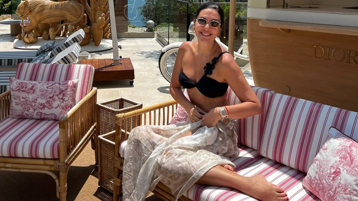 25 kilo veren Bergüzar Korel yaza fit girdi! Bikinili poz verdi