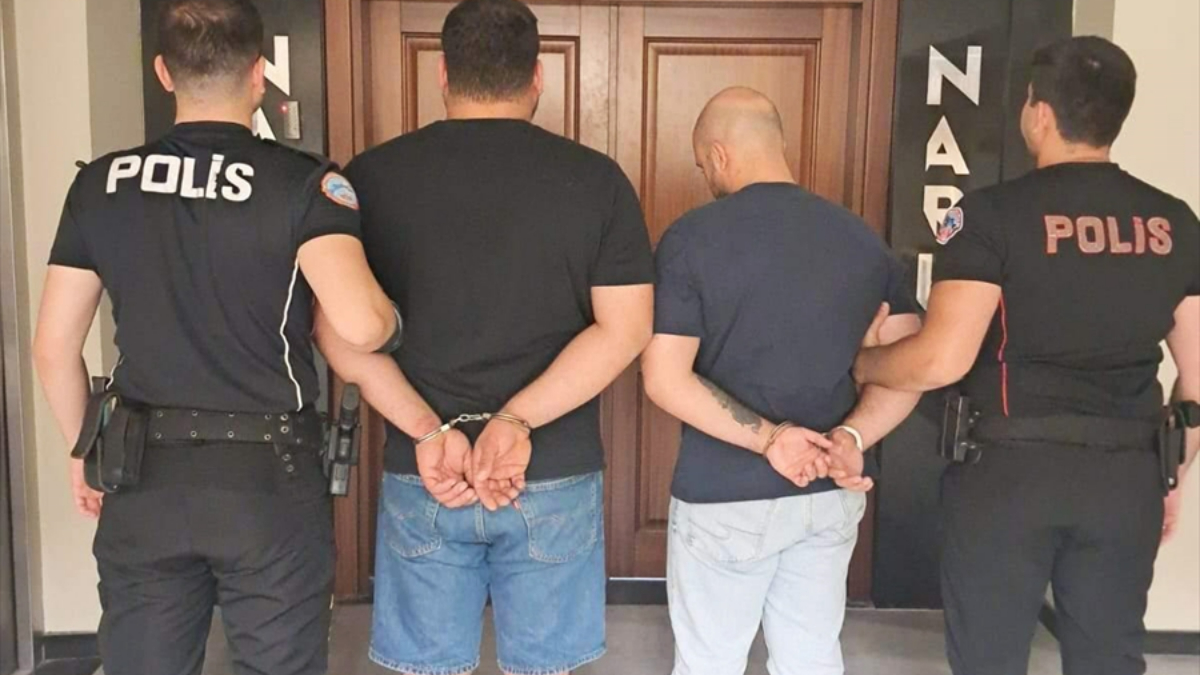 Kocaeli’de çok sayıda uyuşturucu hapla yakalanan 2 kişi tutuklandı