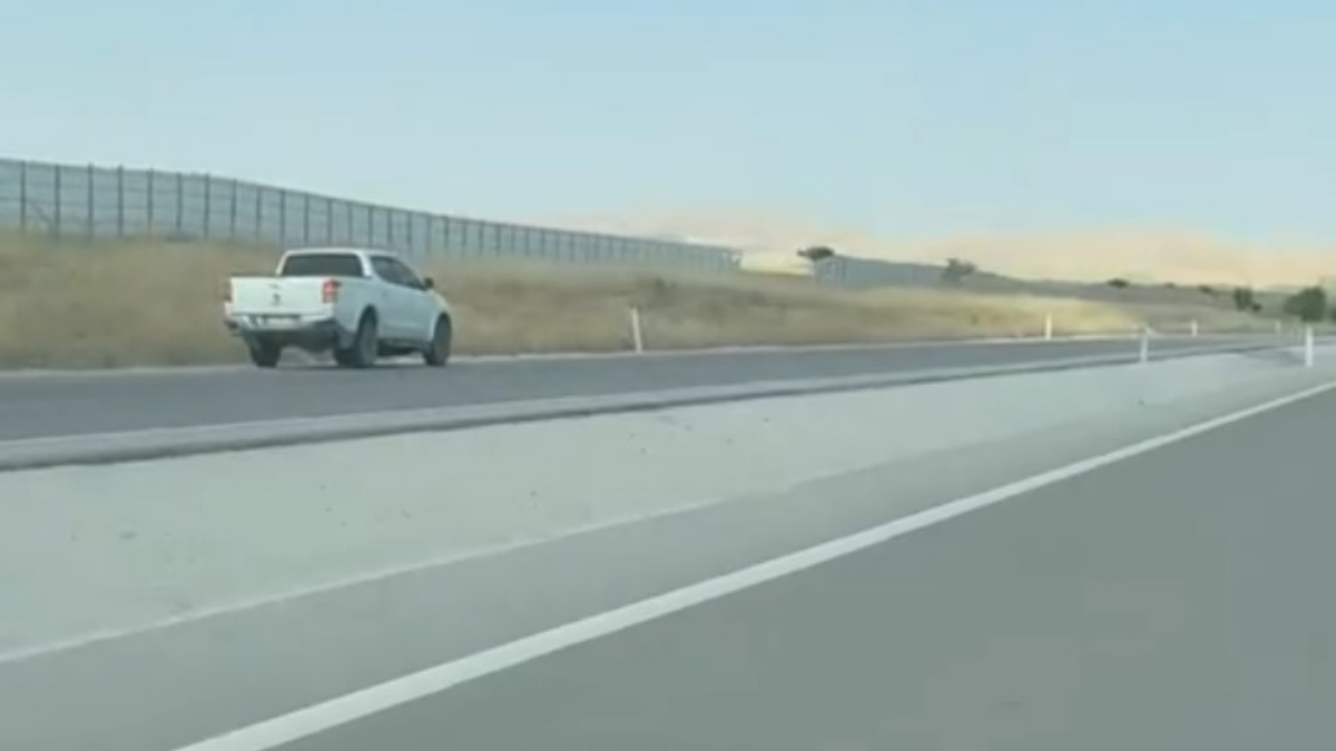 Aksaray’da ters şeritten giden kamyonet yürekleri ağza getirdi