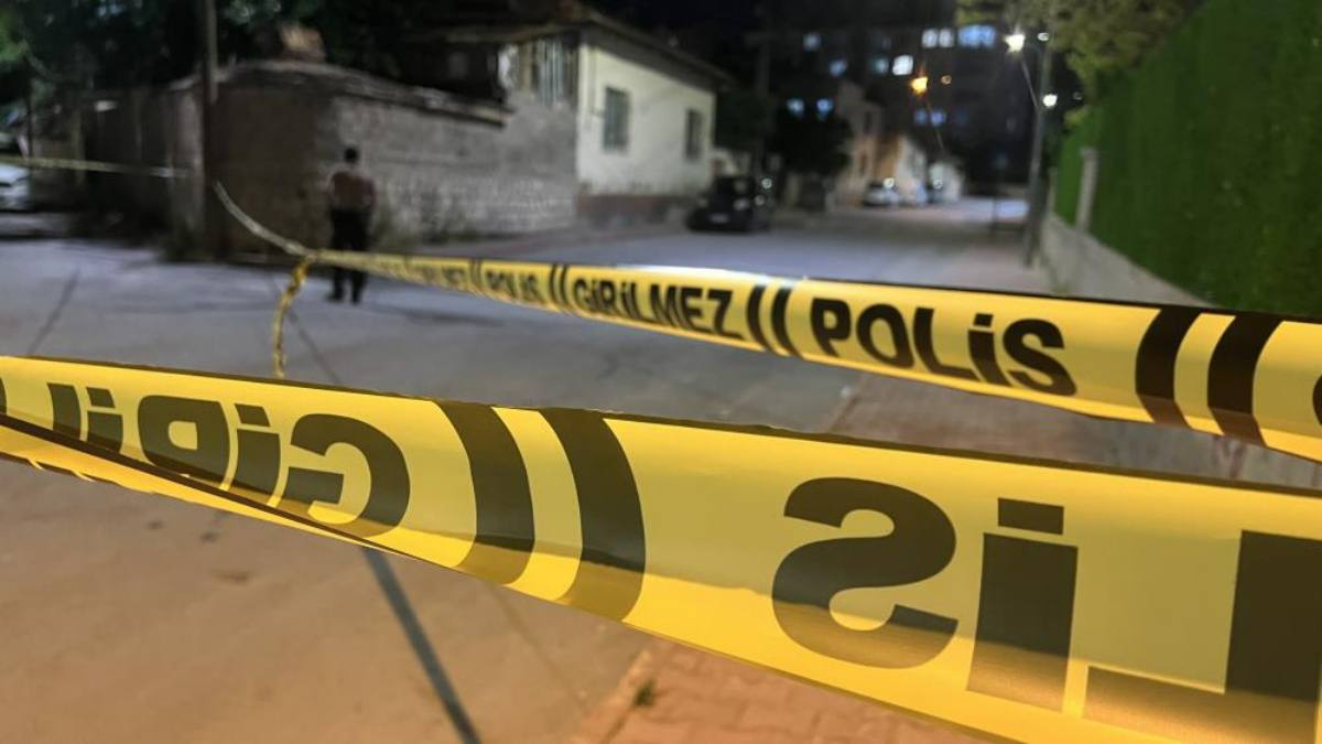 Konya’da tartışıp kovaladığı kişiyi bıçaklayan şahıs kaçtı