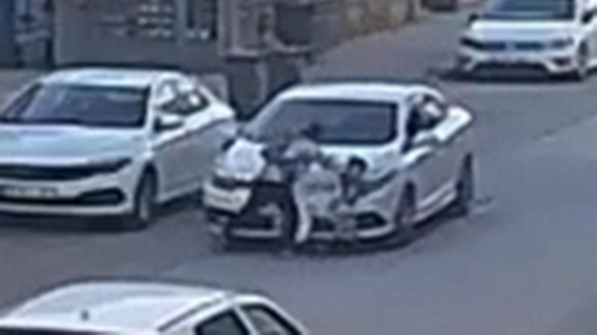 Bursa’da anne ve oğluna otomobil çarptı Bursa’da anne ve oğluna otomobil çarptı
