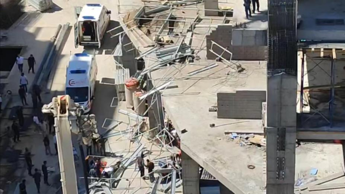 Elazığ’da inşaat iskelesi çöktü: 2 işçi yaralandı