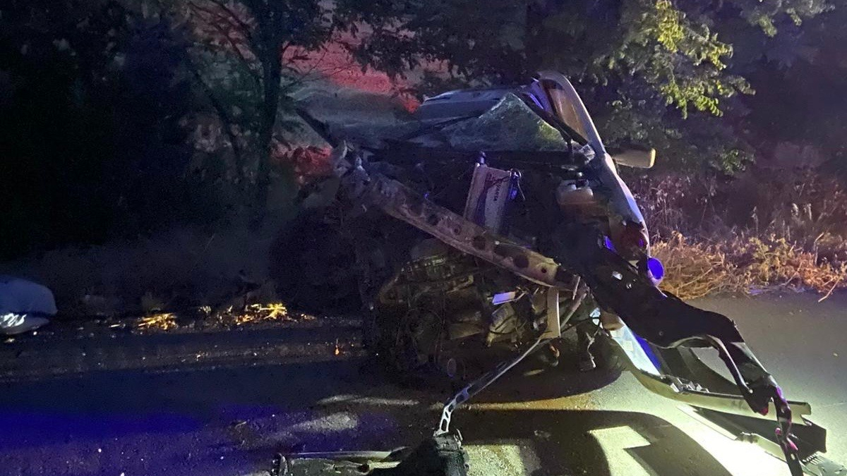 Balıkesir’de otomobil kamyonete çarptı: 3 ölü
