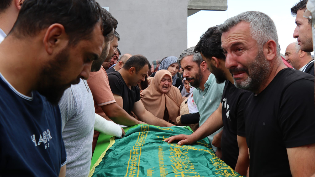 Erzurum’da taş ocağındaki göçükte ölen 3 işçiye veda