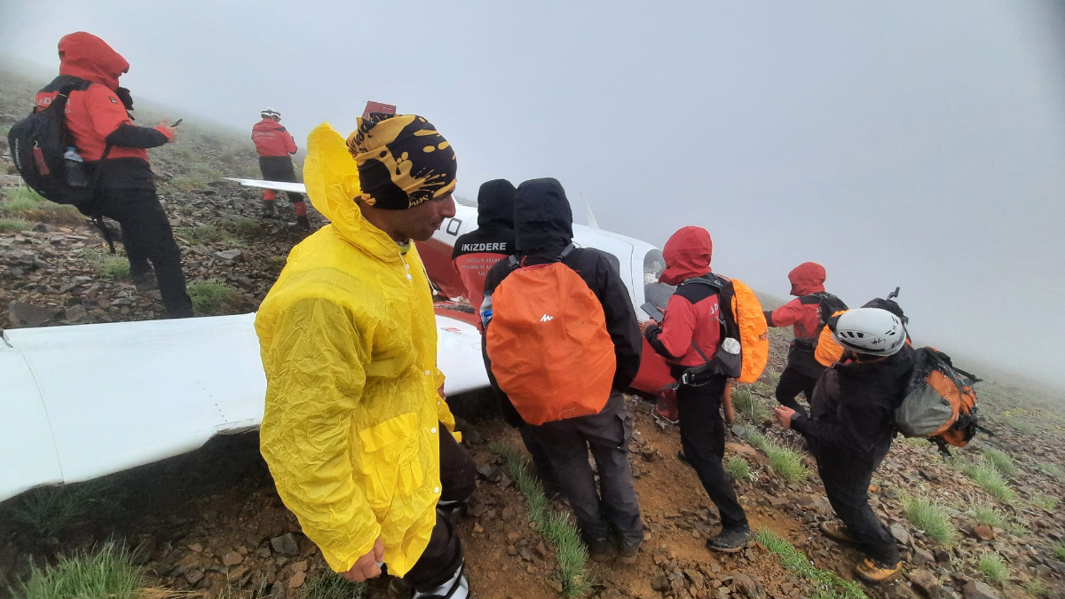 Kaçkar Dağları’nda düşen uçağa ulaşan ekipteki dağcı konuştu Kaçkar Dağları’nda düşen uçağa ulaşan ekipteki dağcı konuştu