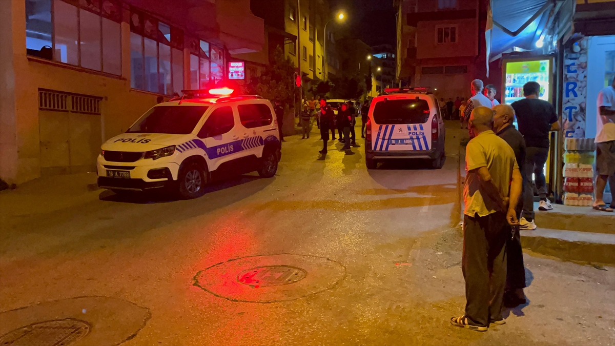 Bursa’da firari hükümlünün yakınları polis memurunu yaraladı