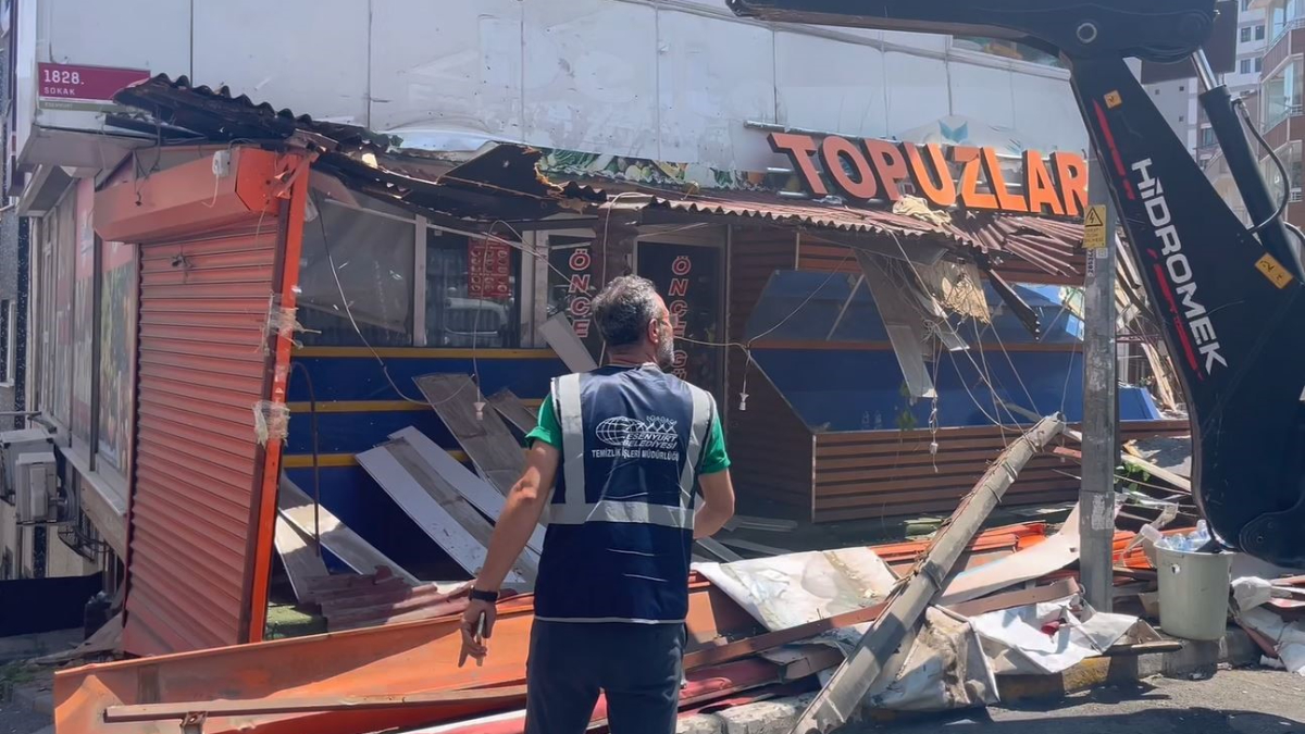 İstanbul’da bıçaklı kavgaya neden olan market reyonu yıkıldı