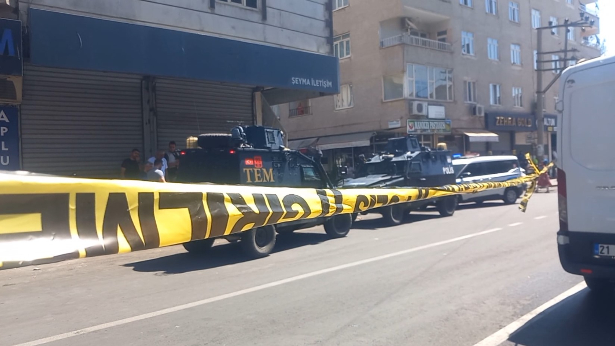 Diyarbakır’da aile içi şiddet ihbarına giden polislere ateş açıldı: 3 yaralı