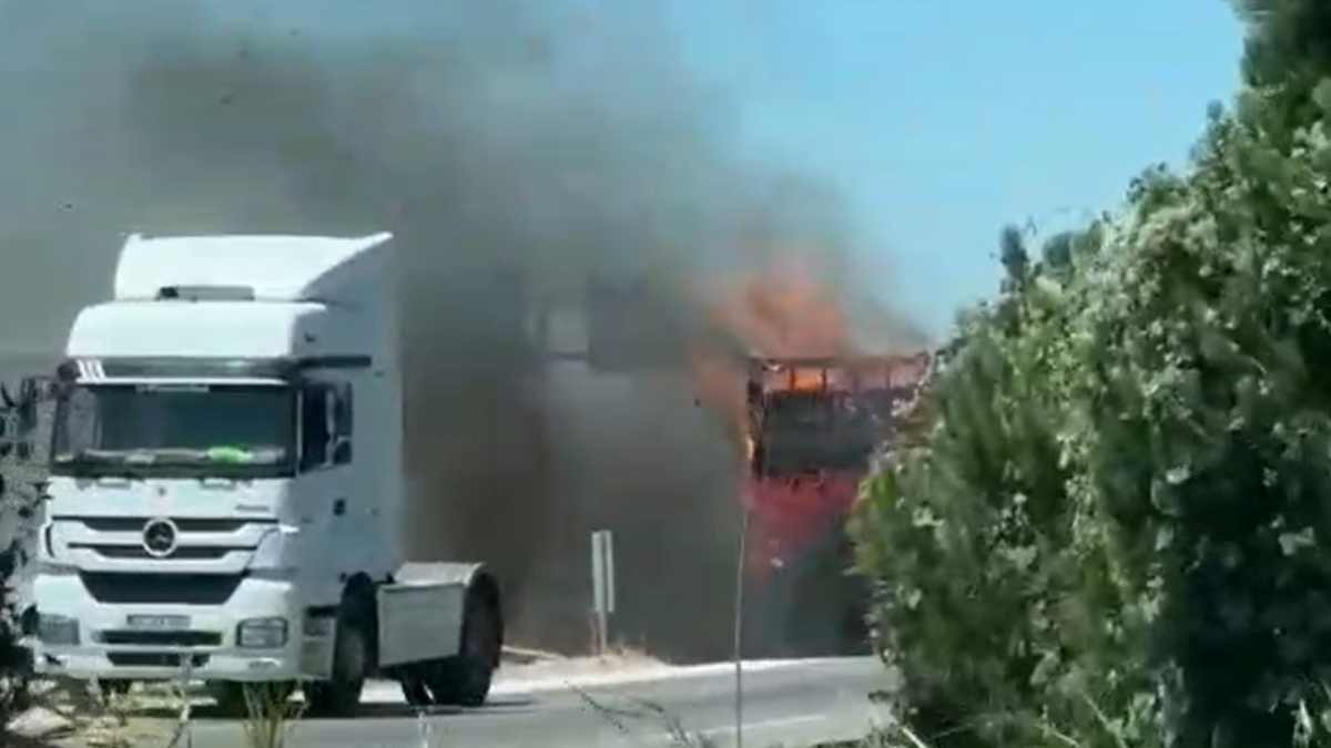 Bursa’da karton yüklü tır alev aldı