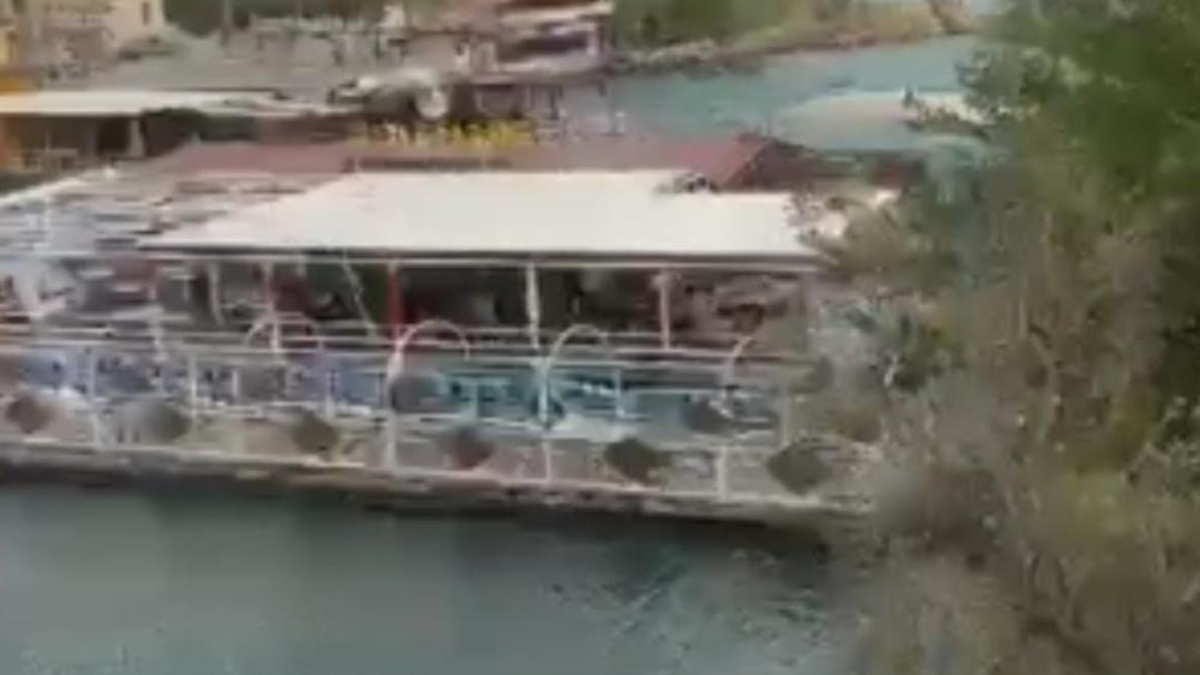 Şanlıurfa’da fırtına: Duba restoran Fırat Nehri’nde sürüklendi