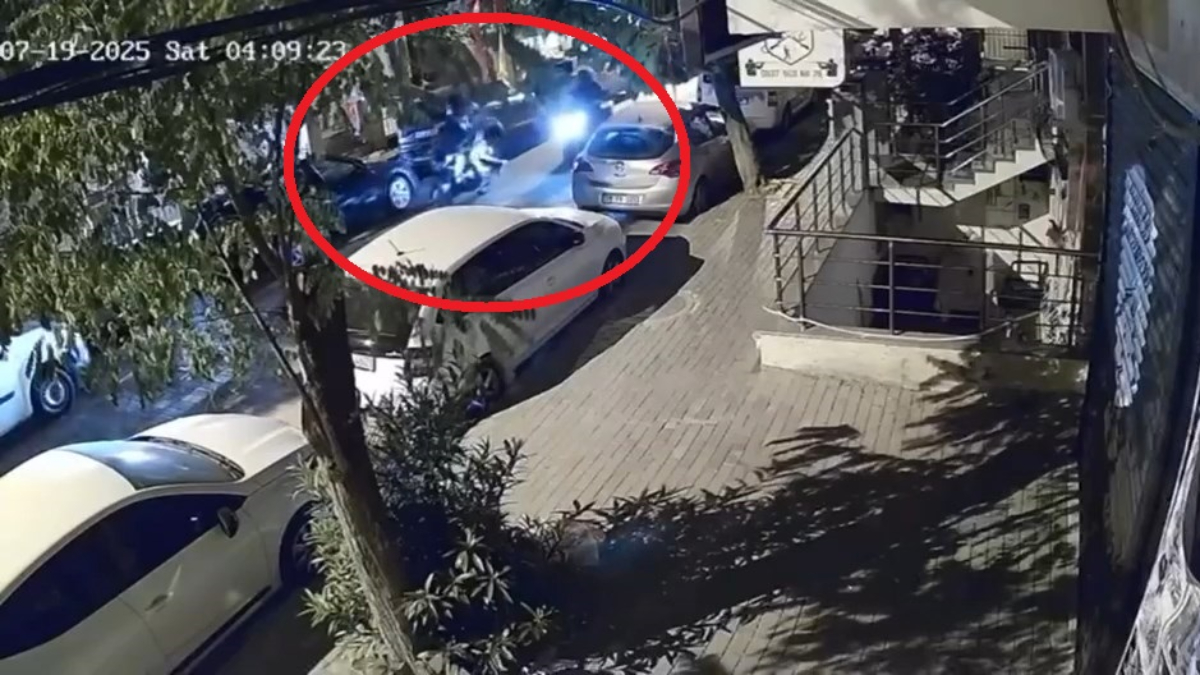 İstanbul’da motosikleti iterek çaldılar: O anlar kamerada