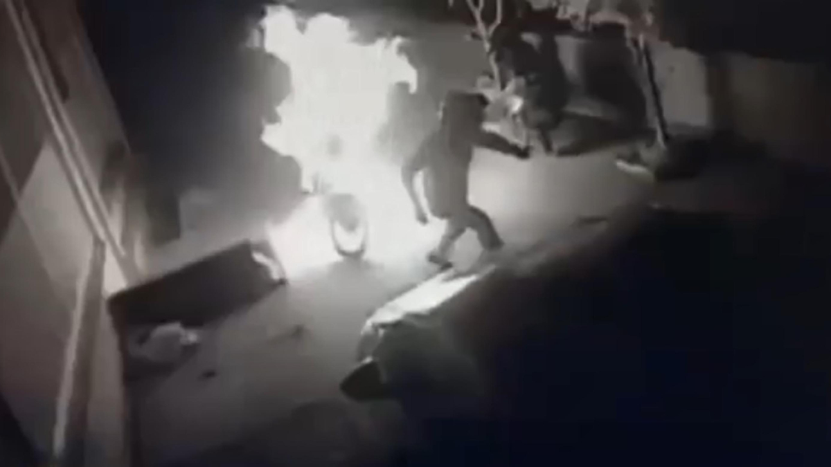 Çanakkale’de ayrıldığı eşinin motosikletini 50 bin TL’ye kundaklattı