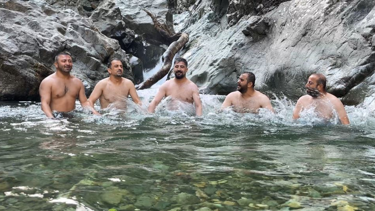 Artvin'de Unutulmaz Anlar: Milli Park'ta Derede Horon Eğlencesi!