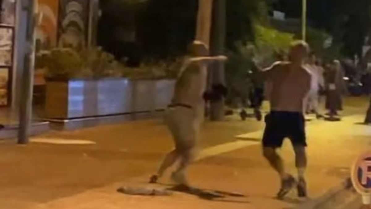 Antalya’da Rus turistler yumruk yumruğa kavga etti