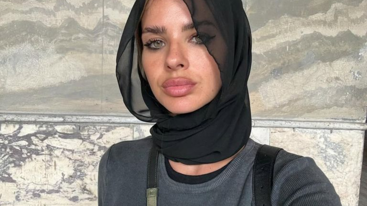 Icardi’nin sevgilisi Suarez, taktığı başörtüsü için eleştiren takipçisine yanıt verdi