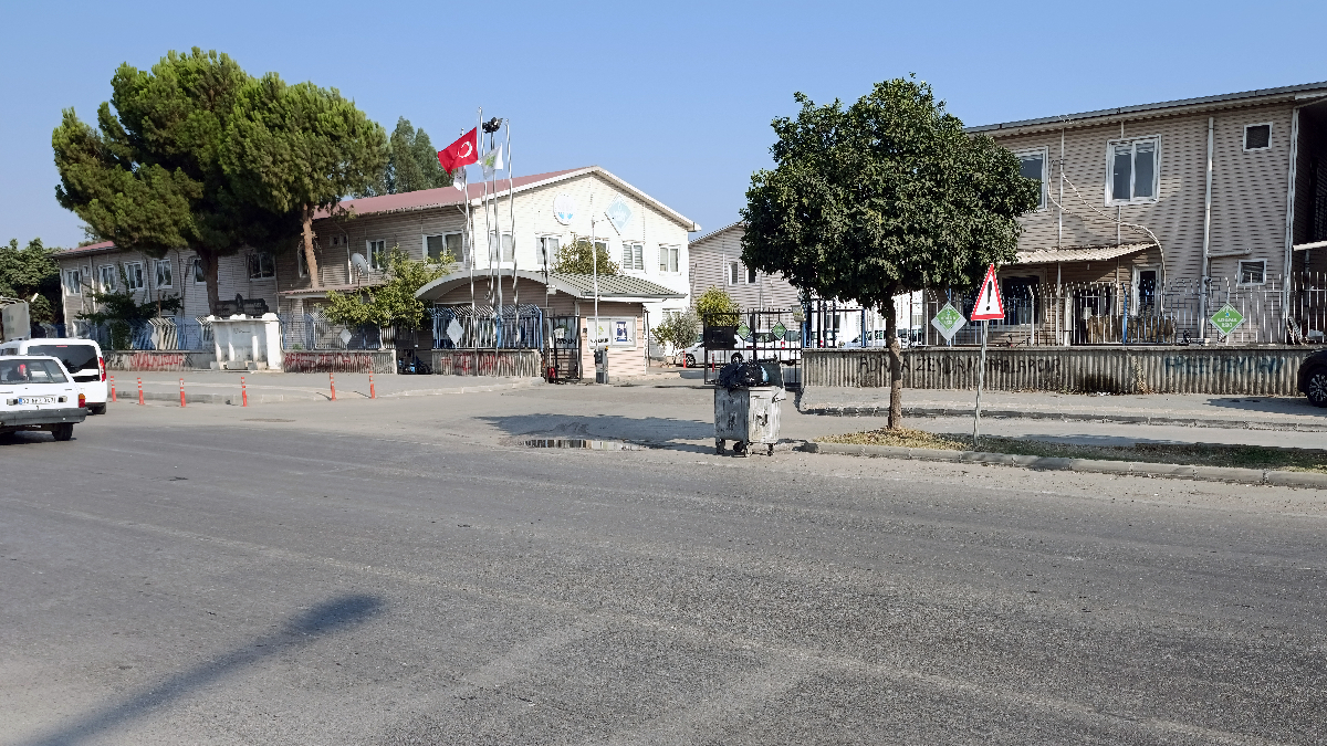 Adana'da görevli amir tartıştığı işçiyi ayağından vurdu