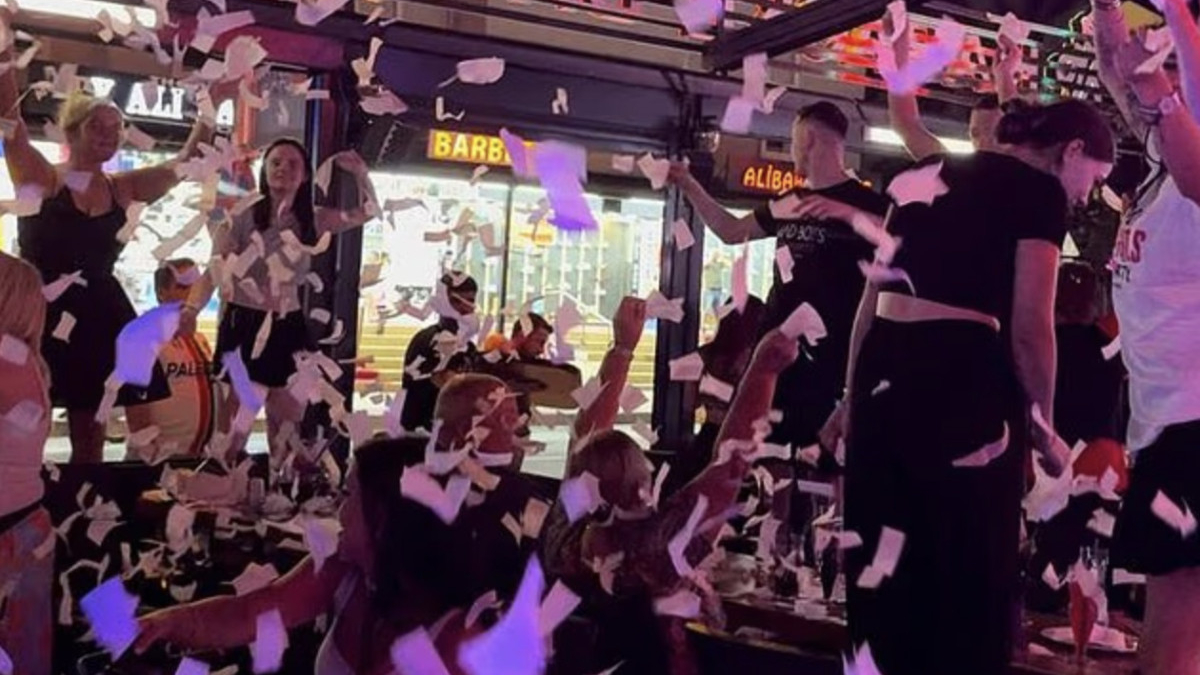 Marmaris'te Dans Skandalı: İngiliz Kadınlar Akın Etti! Görüntüler İngiltere'de Yayıldı