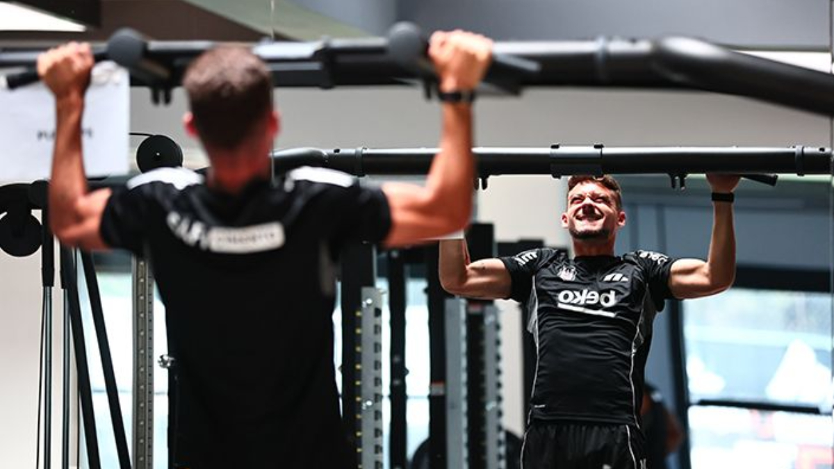 Beşiktaş günün ikinci antrenmanını salonda yaptı