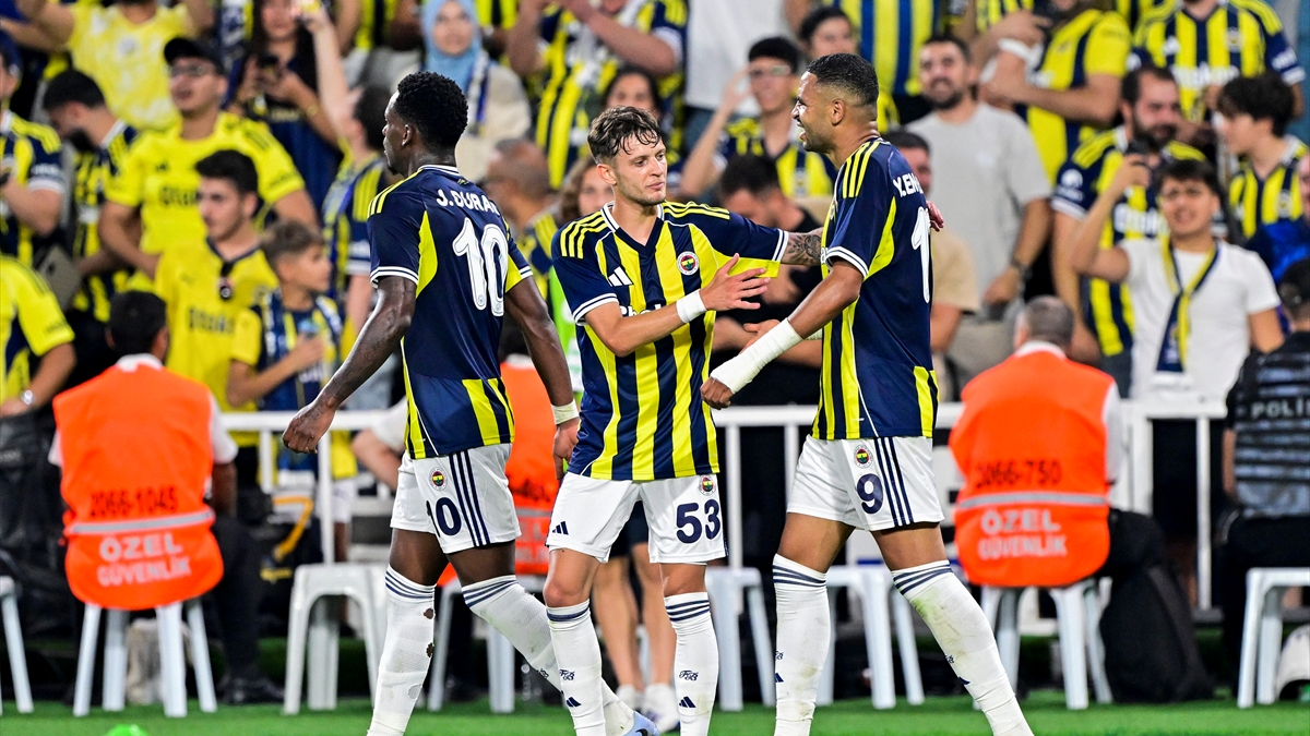 Fenerbahçe, Devler Ligi’nde turladı! Feyenoord’u devirdiler