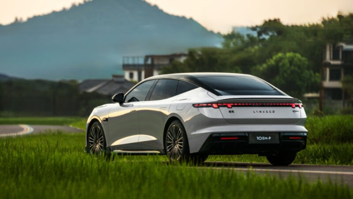 Geely’nin yeni hibrit sedan modeli Çin’de satışa çıktı