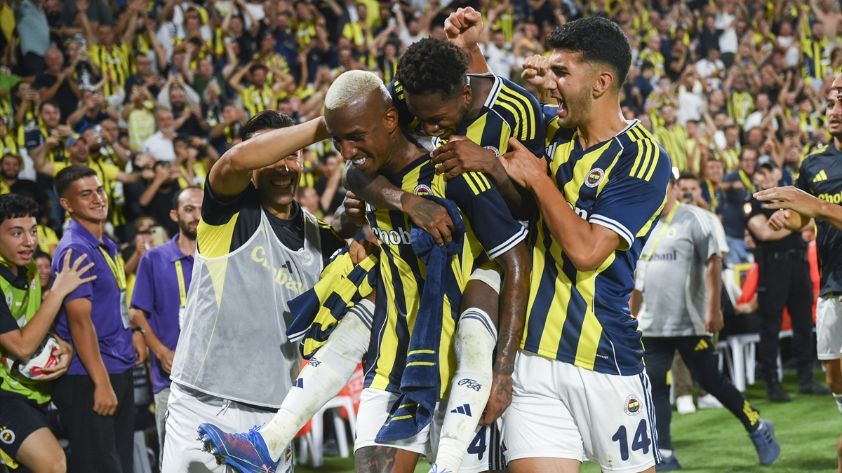 Feyenoord'u eleyen Fenerbahçe kasayı doldurdu