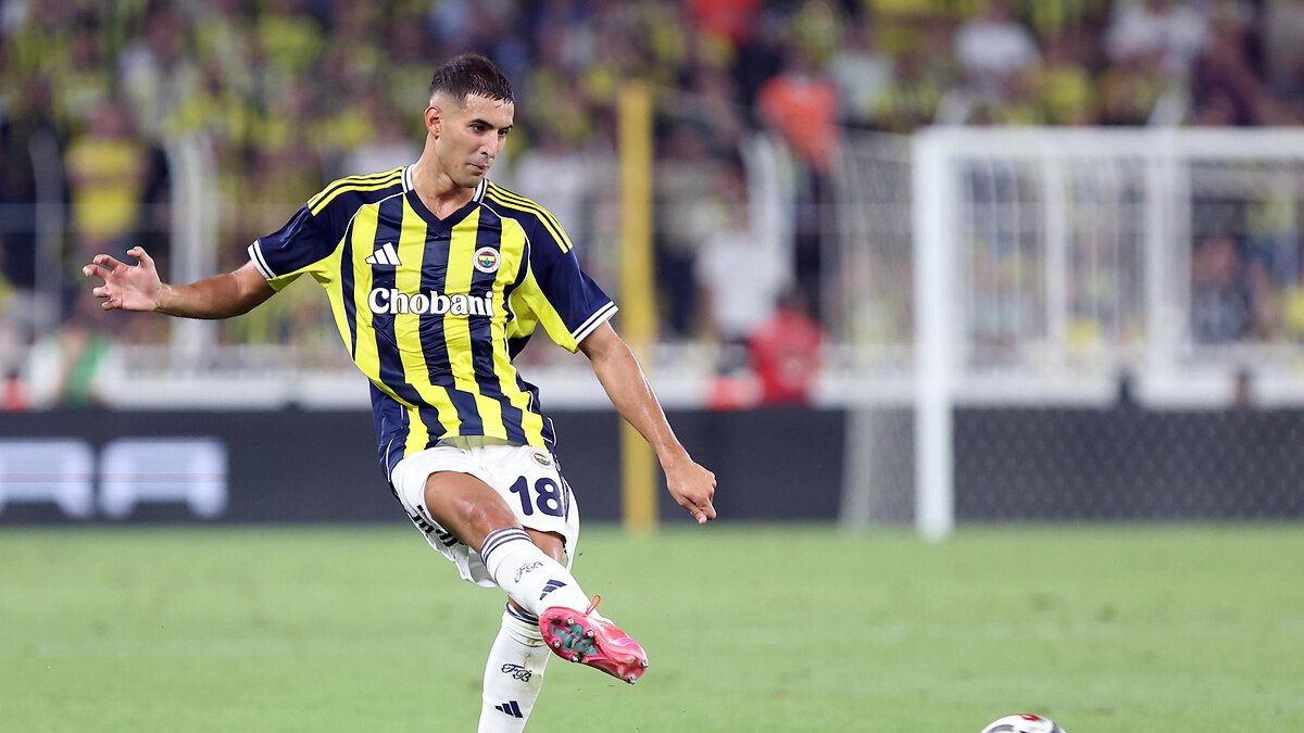 Fenerbahçe'ye Mert Müldür'den kötü haber