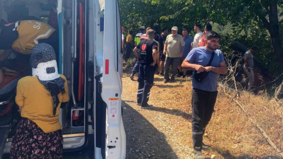 Düzce’de fındık işçilerini taşıyan traktör devrildi