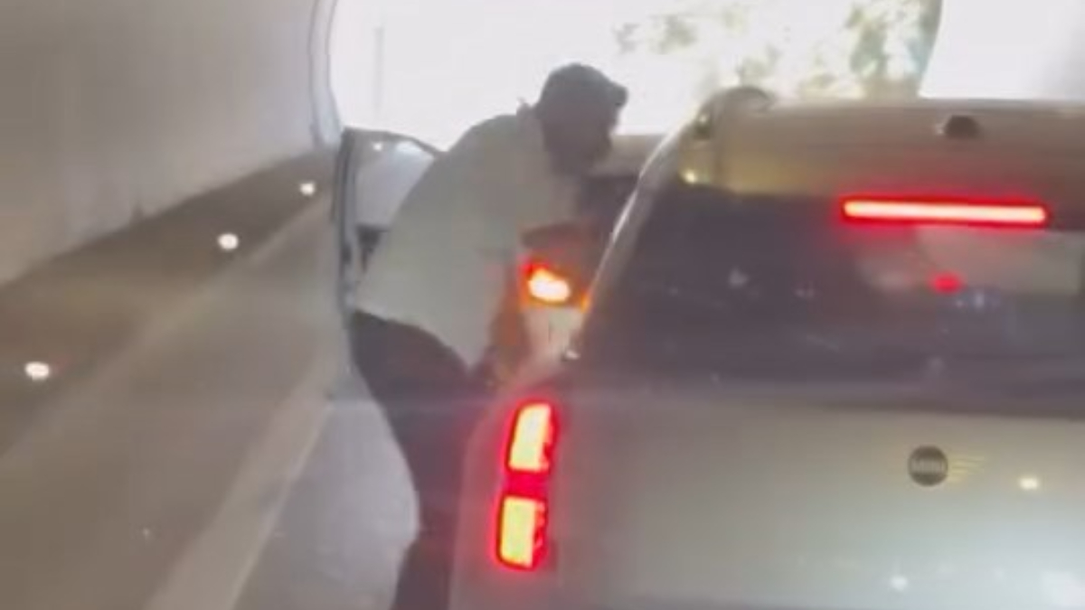 İstanbul'da tünelin ortasında yol verme tartışması kamerada