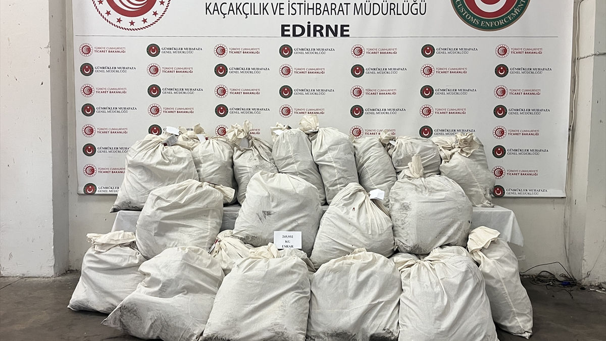 Edirne Kapıkule Sınır Kapısı'nda iki operasyonla 245,9 kilo uyuşturucu ele geçirildi