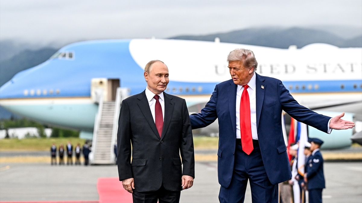 Beyaz Saray, Trump-Putin zirvesinden fotoğraf paylaştı