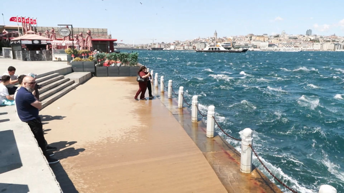 İstanbul'da şiddetli rüzgar etkili oluyor