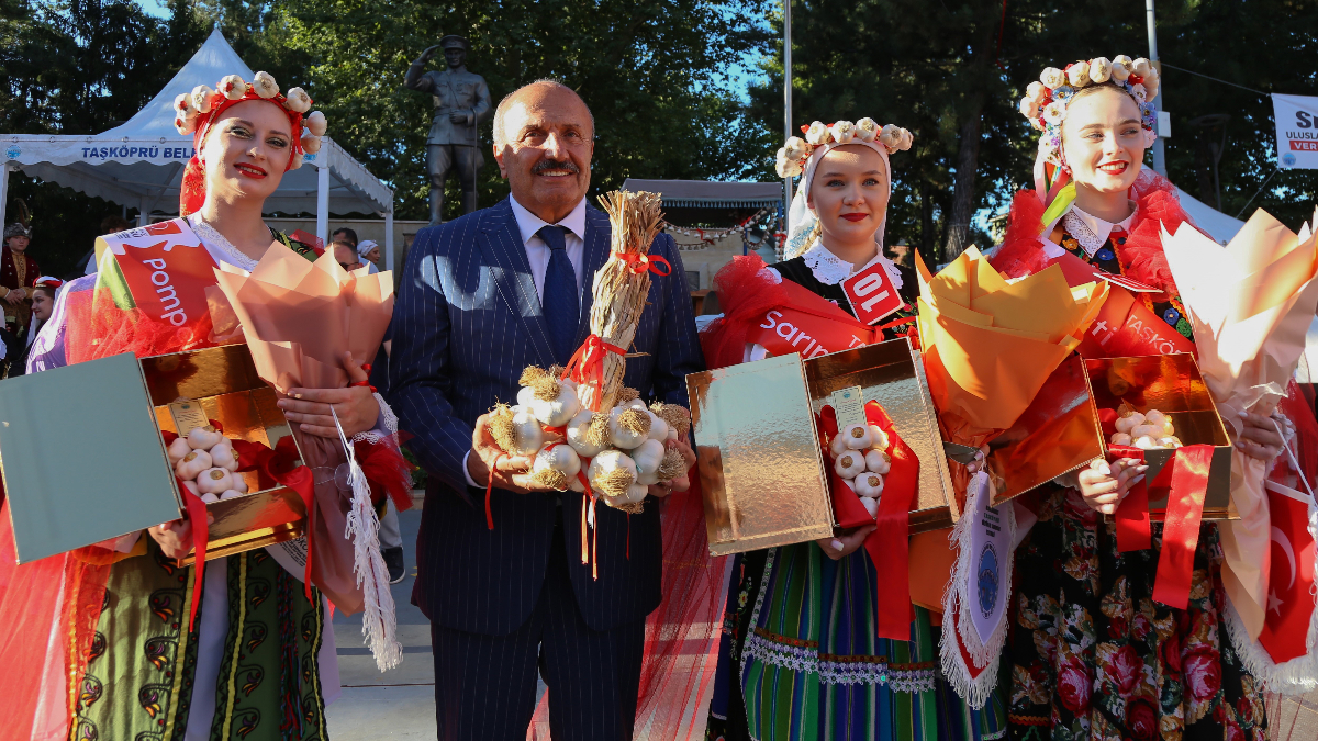 Kastamonu'da 'sarımsak güzeli' seçilmek için yarıştılar