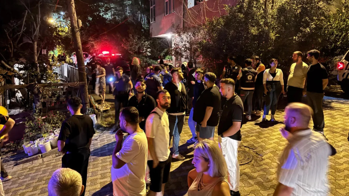 İstanbul'da sokak ortasında eşini satırla öldürdü: Yakalandı