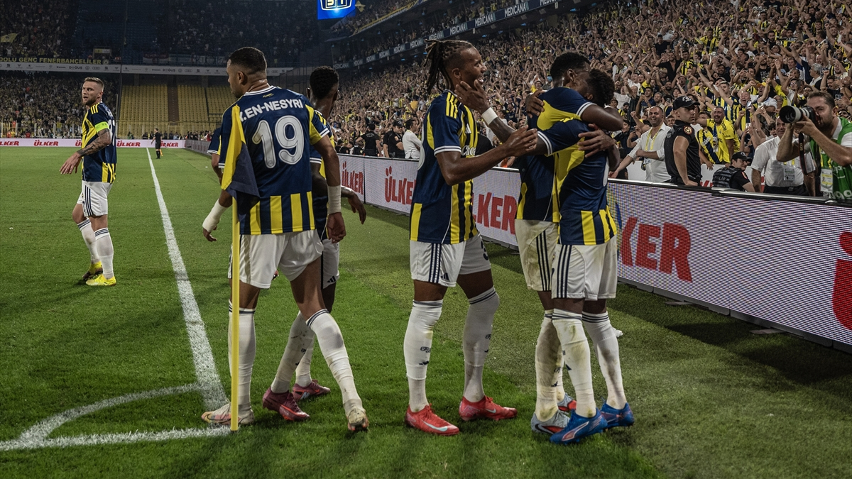 Fenerbahçe - Benfica maçının ilk 11'leri