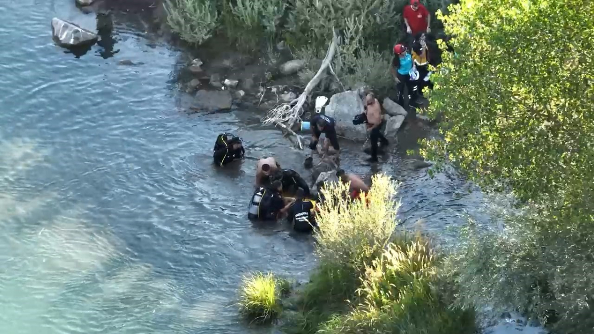 Tunceli'de serinlemek için çaya giren gençten acı haber