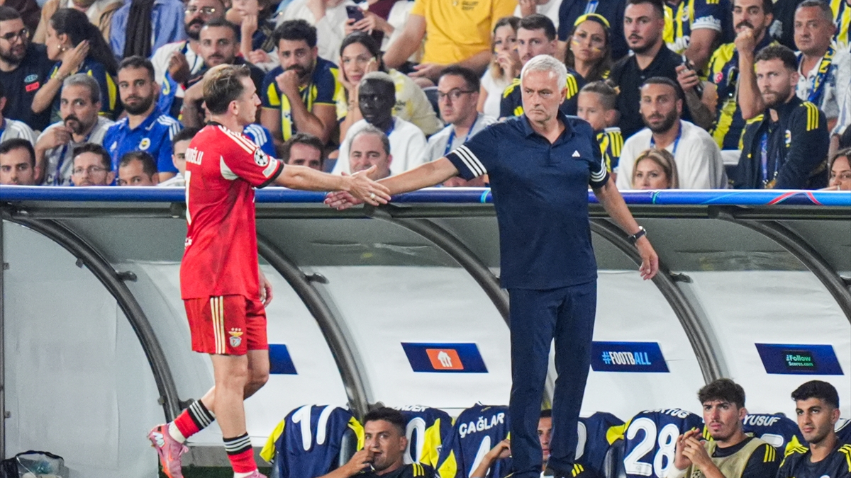 Kerem Aktürkoğlu, Jose Mourinho ile el sıkıştı