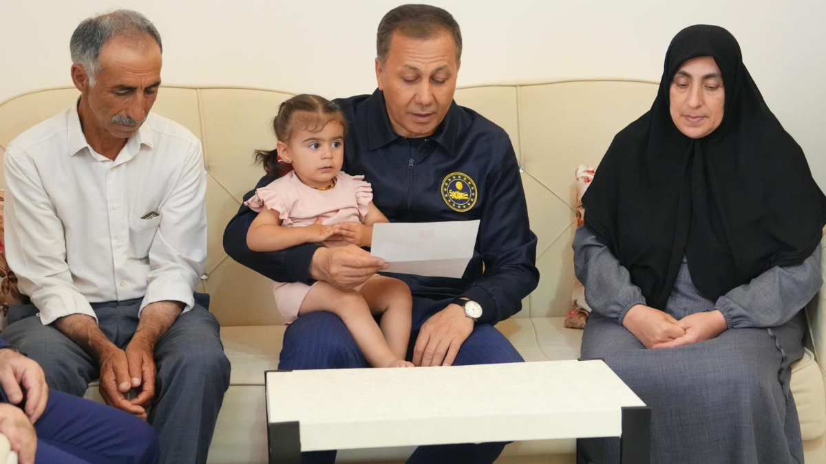 Cumhurbaşkanı Erdoğan’dan şehit ailelerine mektup: Ali Yerlikaya okudu