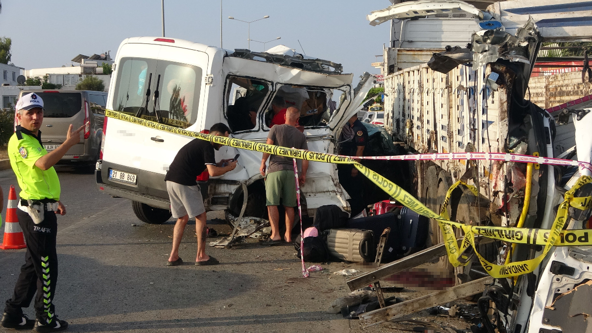 Mersin'de 2 kişinin öldüğü minibüs kazasının ayrıntıları ortaya çıktı