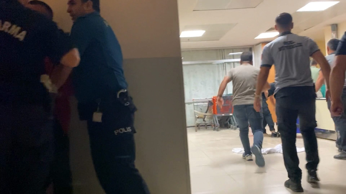 Bursa'da otomobil ile motosiklet çarpıştı: Yaralıların yakınları hastanede kavga etti