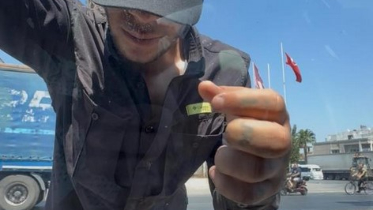 Adana'da cam silen şahıslar sürücüleri rahatsız ediyor