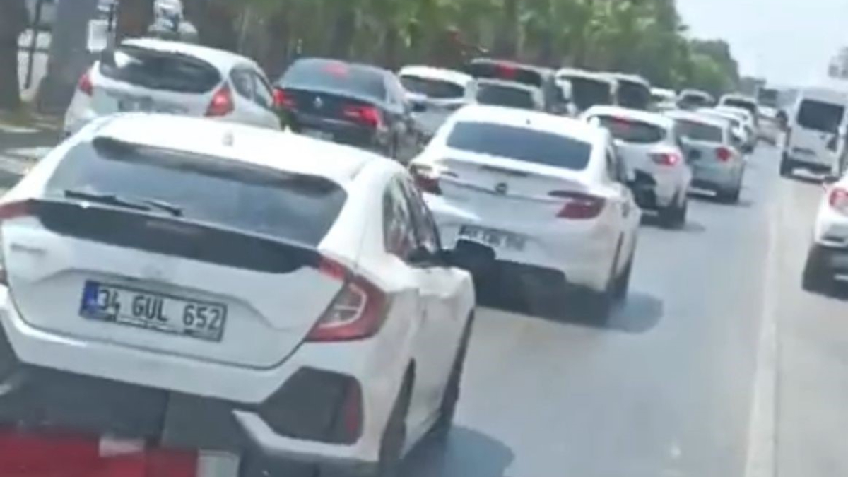 Antalya'da trafikte ambulansa yol verilmedi