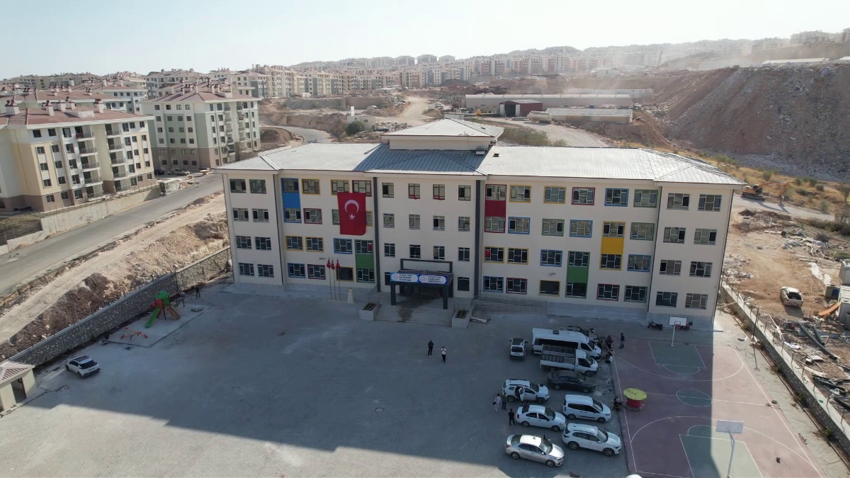 Adıyaman'da toplu konut alanlarındaki okullar eğitime hazır