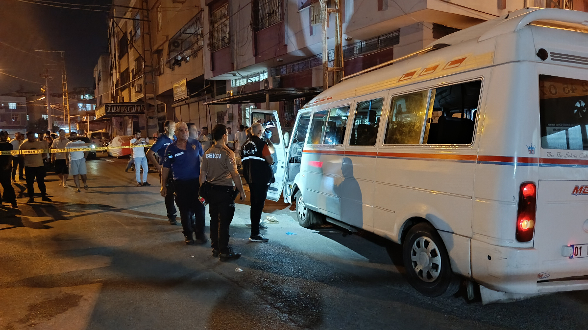 Adana'da dolmuşa silahlı saldırı: Ağır yaralı sürücü kurtarılamadı