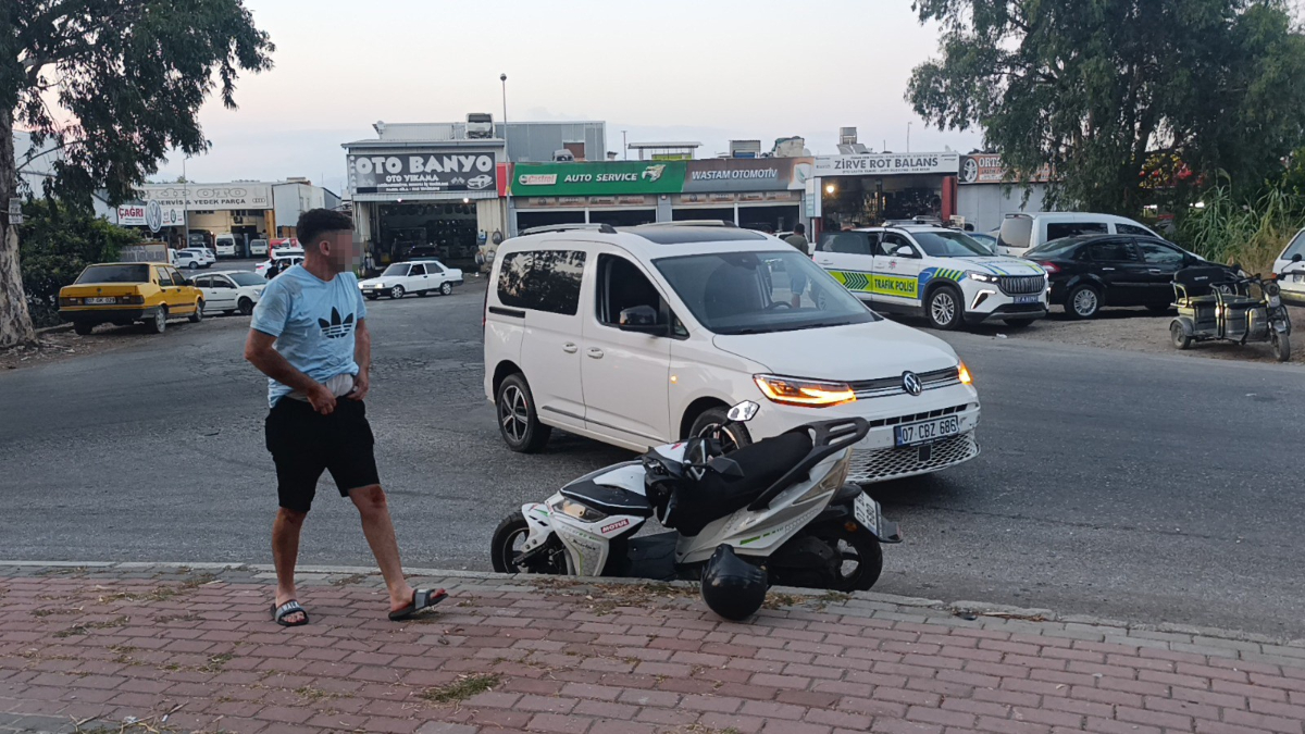 Antalya'da kaza yaptığına pişman oldu: Motosikleti hurdaya döndü, ehliyetine el konuldu