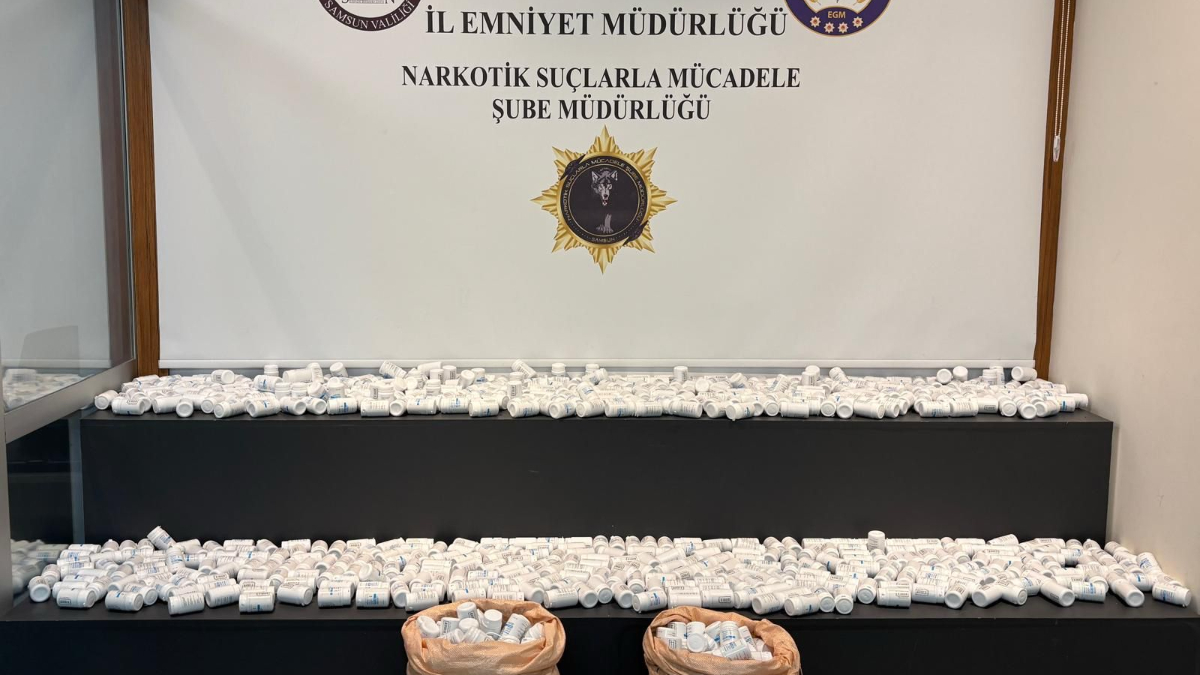 Samsun'da ahırdaki arı kovanlarının arkasına gizlenen çuvallardan 54 bin uyuşturucu çıktı