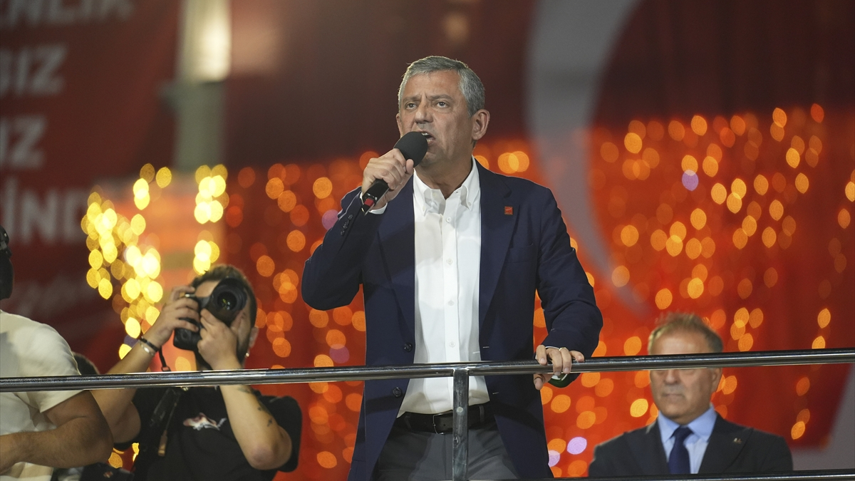 Özgür Özel’den Akın Gürlek’e tehdit