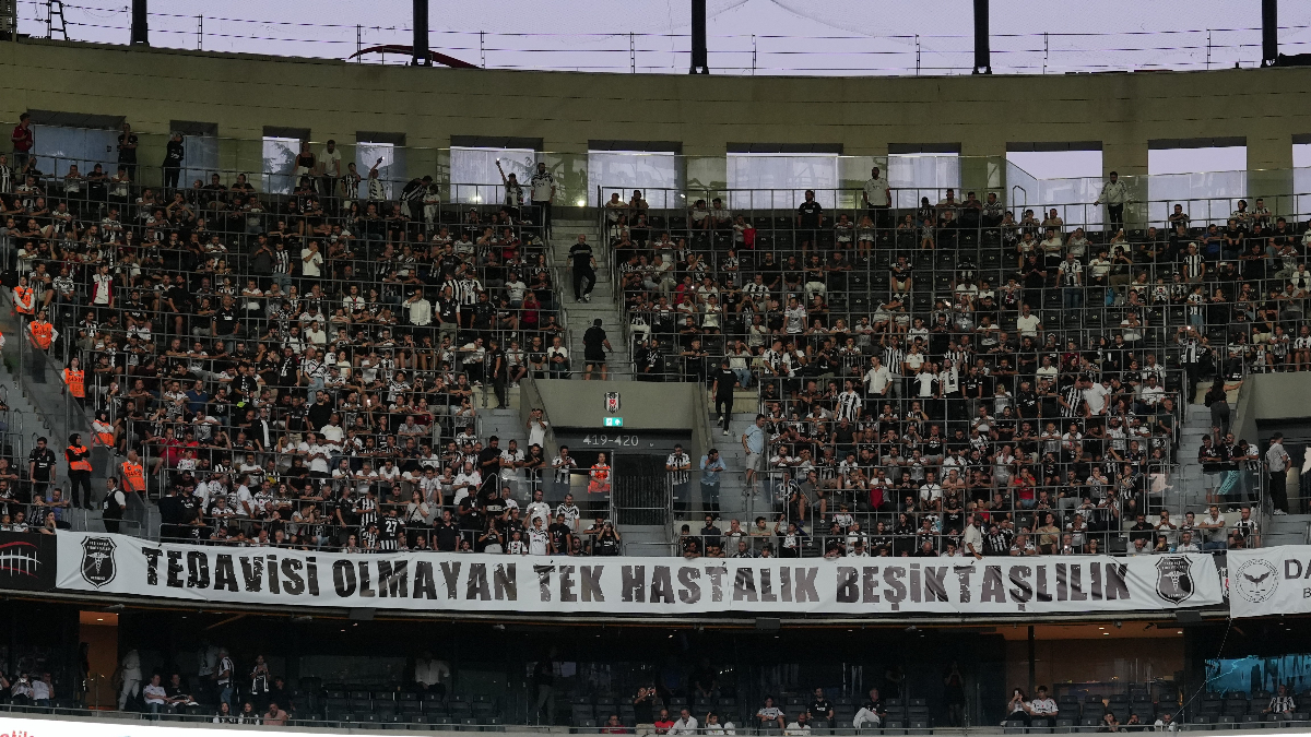 Beşiktaş taraftarından takıma yoğun tepki