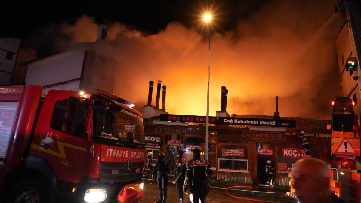 Erzurum’da cağ kebabı dükkanında yangın çıktı