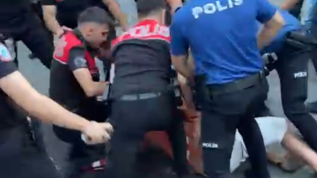 İstanbul'da polisten kaçan motosikletli mahalle skandalı: Ortalık karıştı