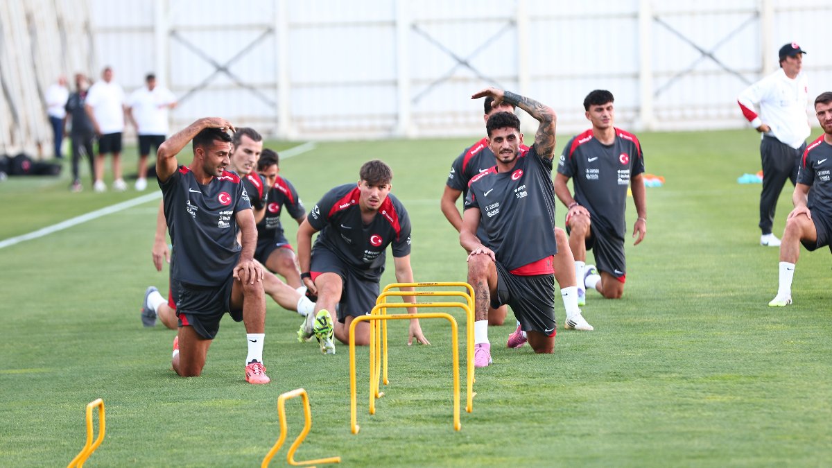 A Milli Futbol Takımı, İspanya maçı hazırlıklarına başladı